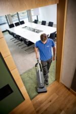 Karcher Battery Powered Upright Vacuum Cleaner Cv 30/2 Bp Adv - Image 6