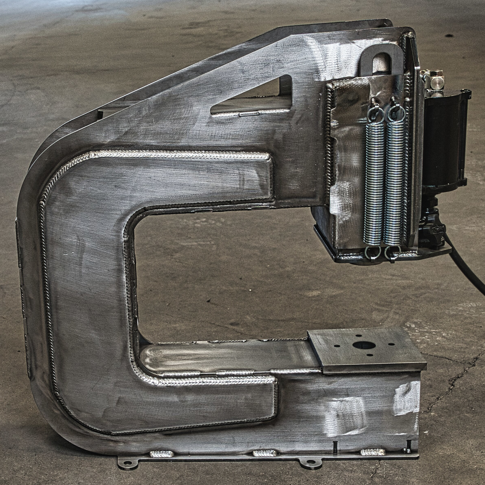 DSC00482_Square_b36f5cfd-e382-4075-9fea-28ee907ca404 Fully Welded C-Frame Press With 5 Ton Bottle Jack - Image 1