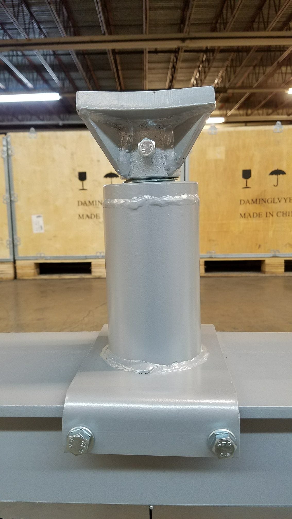 iDEAL MSC18KX-CRSBM Standard Pad mounted on pillar at retracted 20-inch height