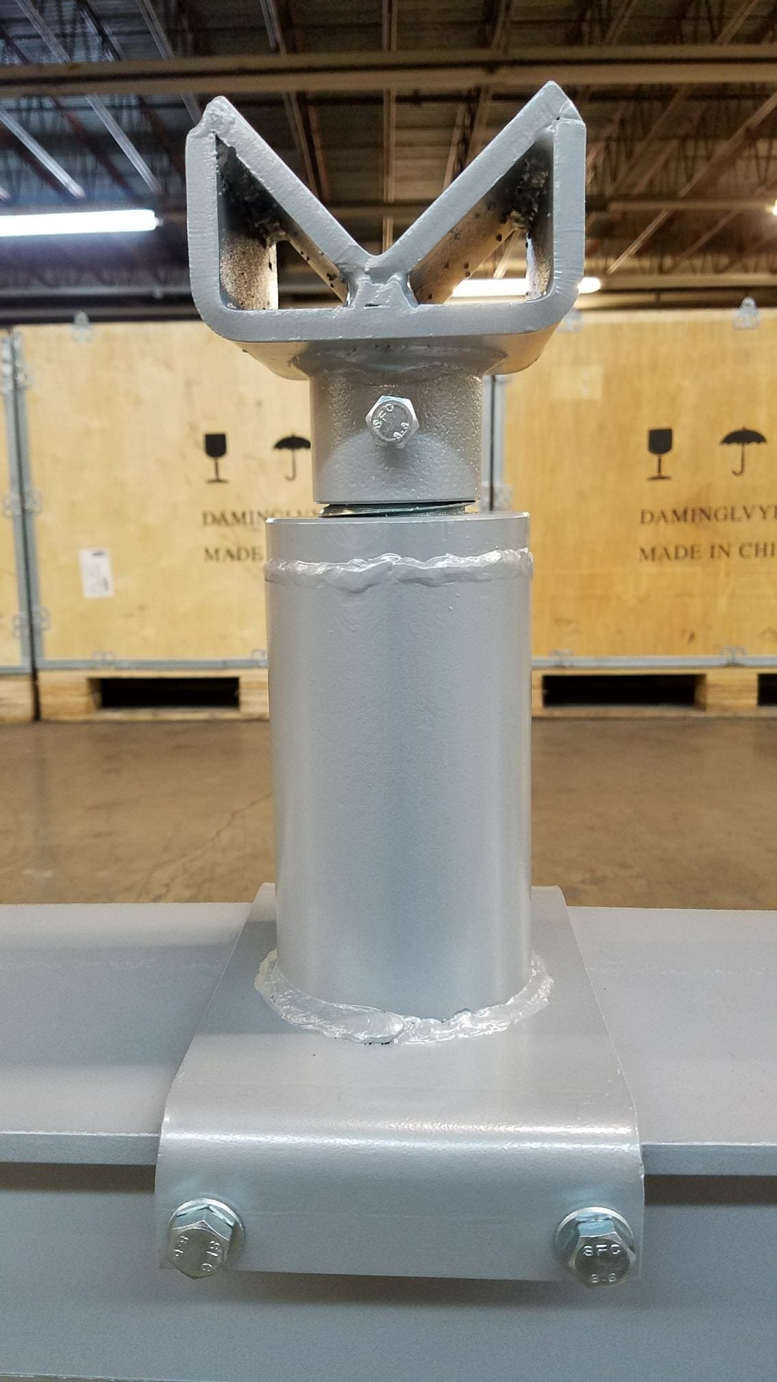 iDEAL MSC18KX-CRSBM Axle Pad mounted on pillar at retracted 20-inch height