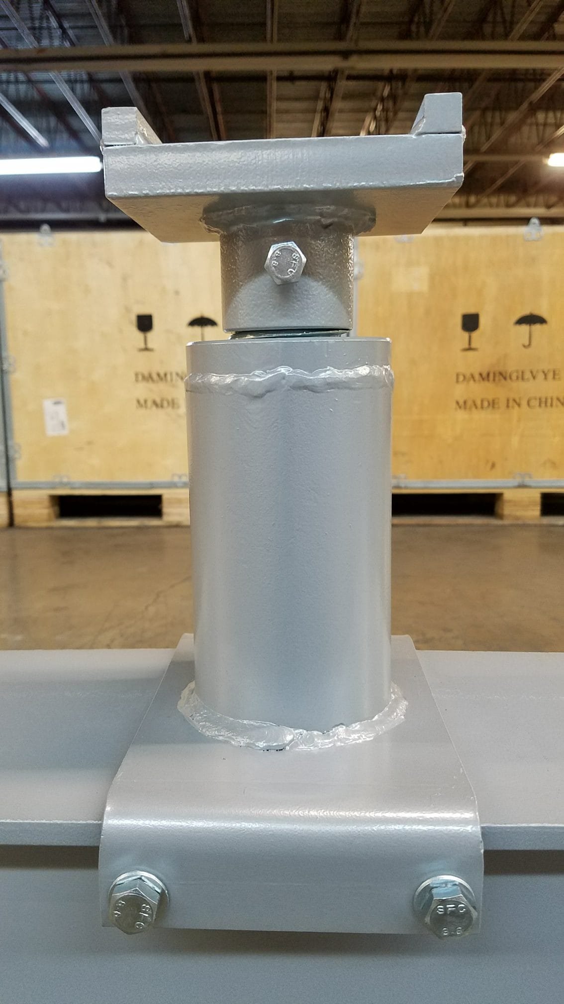 iDEAL MSC18KX-CRSBM Cradle Pad mounted on pillar at retracted 20-inch height